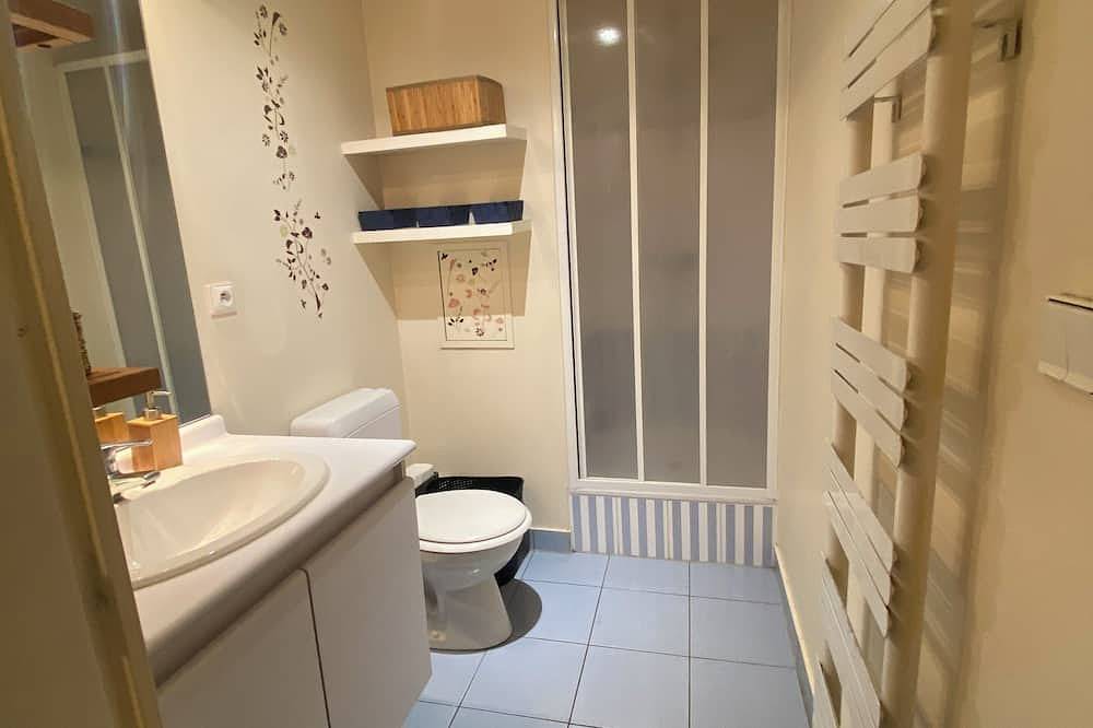 Entire apartment, Quiet, Cosy Studio In Suresnes in Suresnes, Hauts-de-Seine