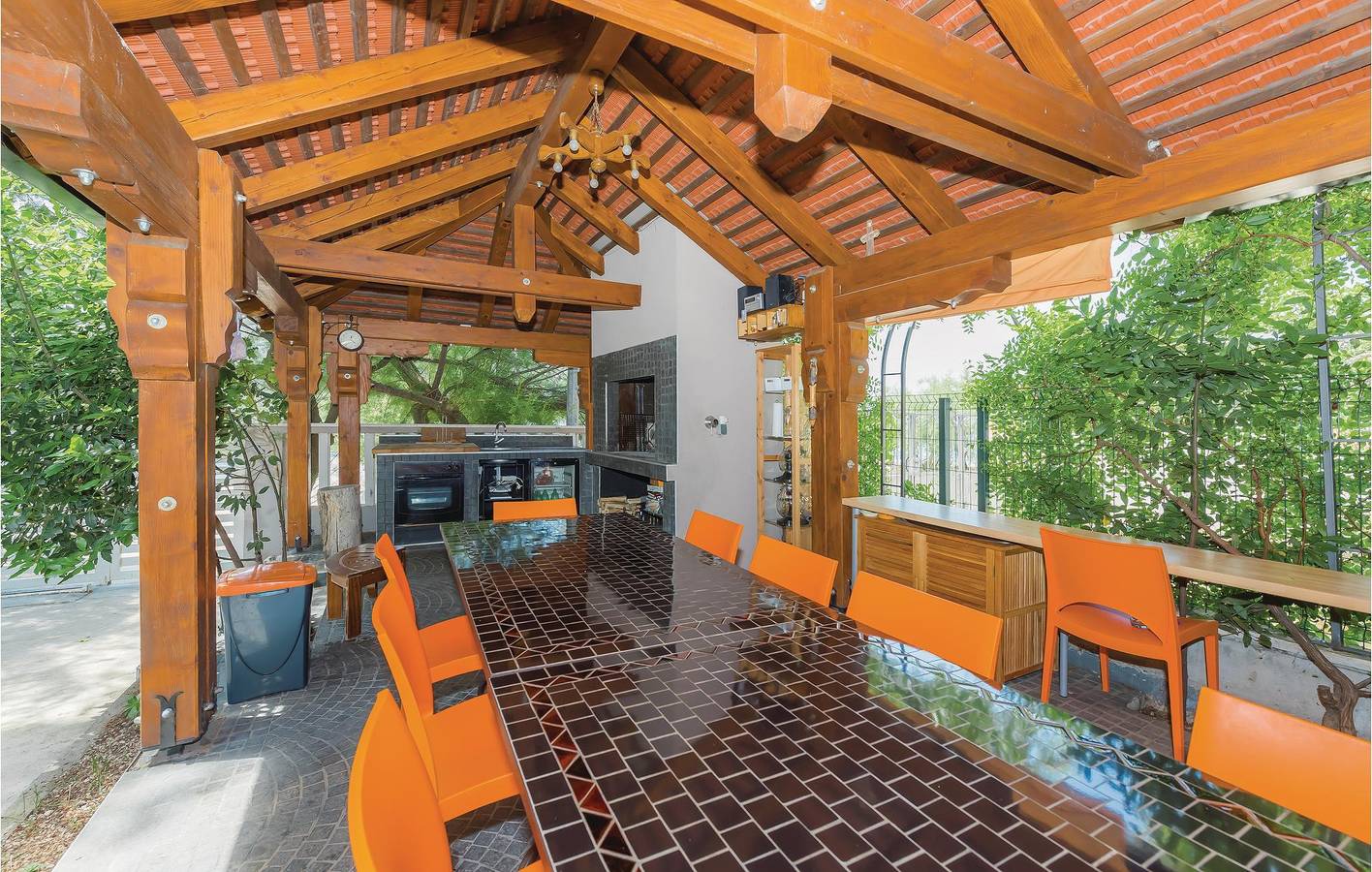Ganze Ferienwohnung, Gemütliche Ferienwohnung mit Terrasse, 200 m vom Strand Camp Vala entfernt in Grebastica, Šibenik-Knin