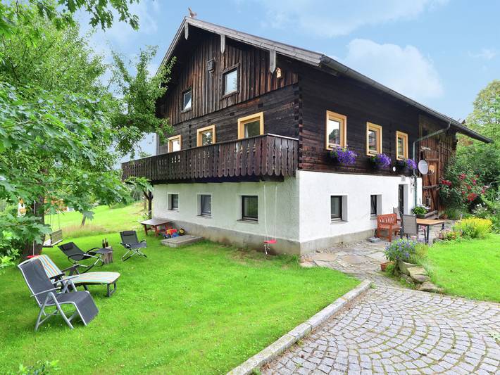 Ferienhaus für 8 Personen, mit Balkon und Terrasse sowie Garten