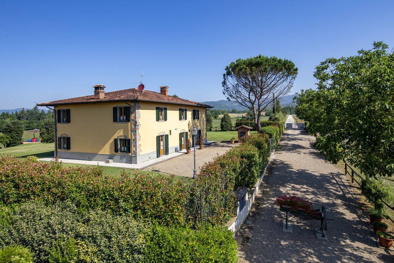 Villa Farmi by Mmega in Bibbiena, Casentino