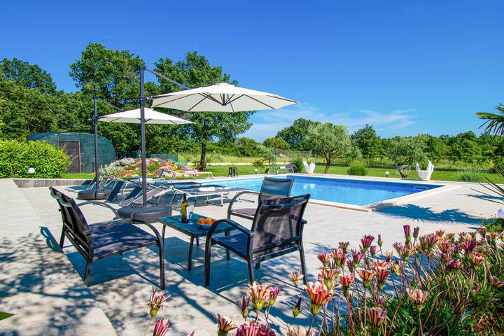 Villa für 10 Personen, mit Pool und Balkon sowie Garten in Marčana - 4