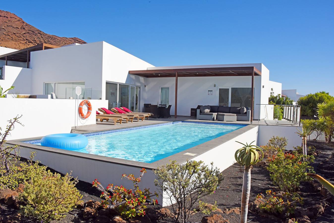 Ferienvilla 'Ereza Villas Royal Deluxe Hoopoe-10' mit Bergblick, Wlan und Klimaanlage in Montaña Roja, Yaiza