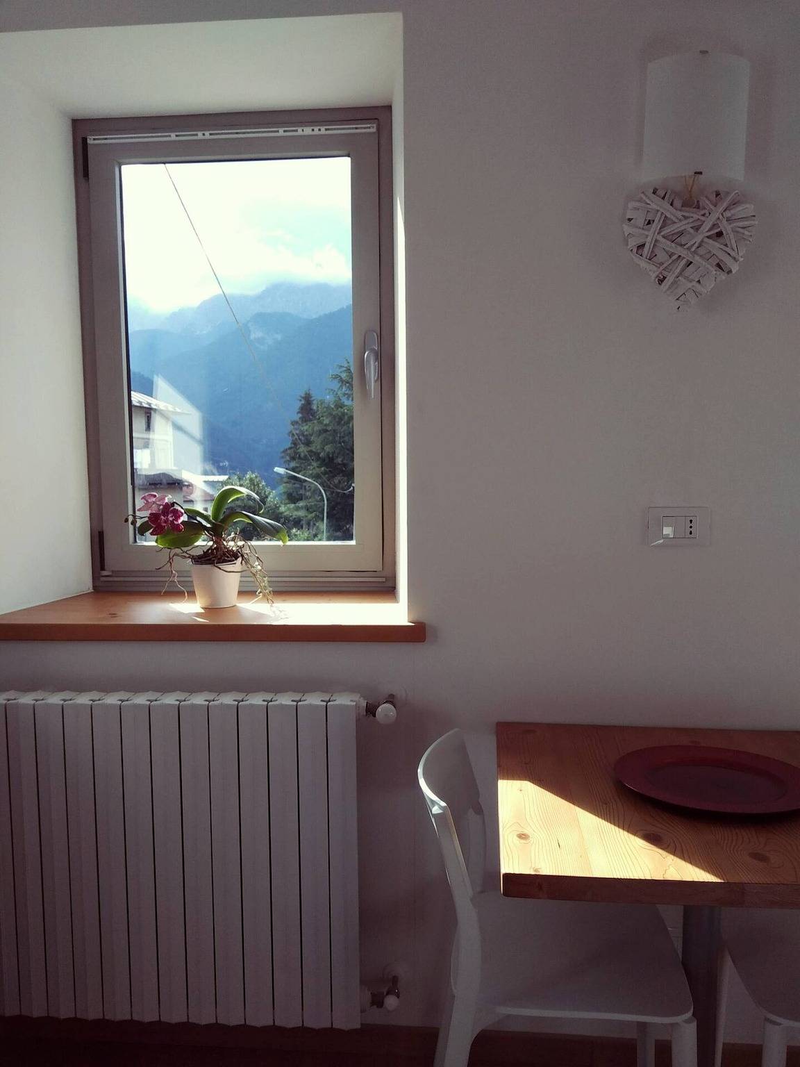 Entire apartment, Apartment 'Parco Dei Sogni' with Mountain View, Shared Terrace and Wi-Fi in Lorenzago di Cadore, Carnic Prealps