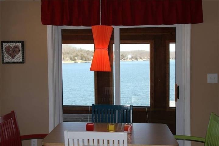 Lodge for 13 people in Lake of the Ozarks