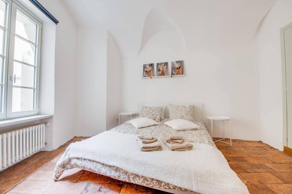 Ganze Wohnung, Diese Wohnung, die in einem restaurierten ehemaligen Kloster im Herzen von Bellinzona liegt, bietet 6 Schlafplätze, kostenloses Wlan, aktives Netflix und alles, was Sie für einen unvergesslichen Urlaub benötigen.Die Wohnung verfügt über einen hellen in Bellinzona, Lepontinische Alpen