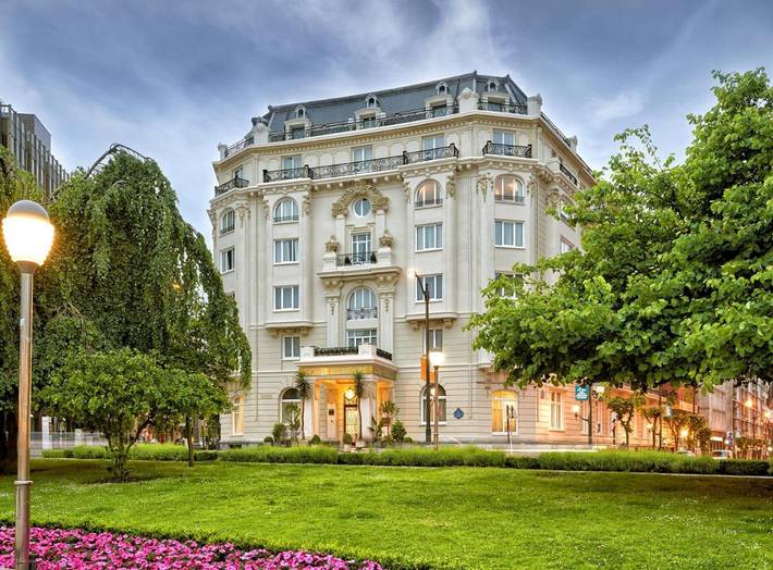 Hôtel pour 4 personnes, avec Balcon et Jacuzzi ainsi que Sauna et Vue à Bilbao