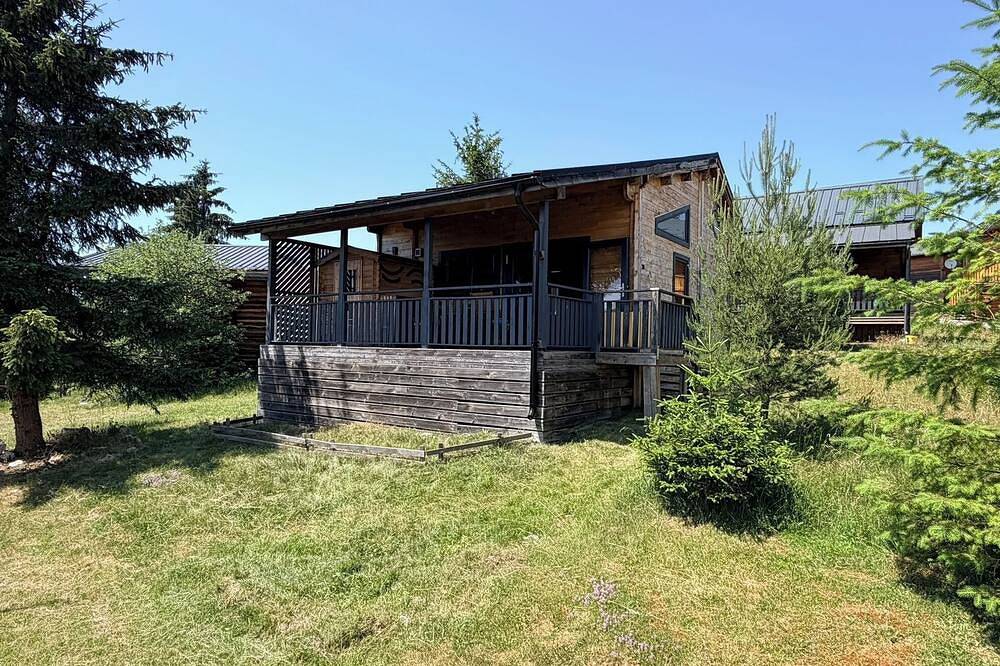 Chalet cosy Haut-Jura avec piscine couverte in Saint-Laurent-en-Grandvaux, Parc naturel régional du Haut-Jura