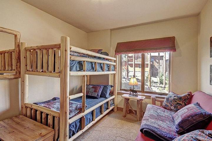 Vacation home for 11 people, with balcony and hot tub in Breckenridge