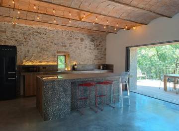 Gîte pour 9 personnes, avec balcon et jardin à Vinezac