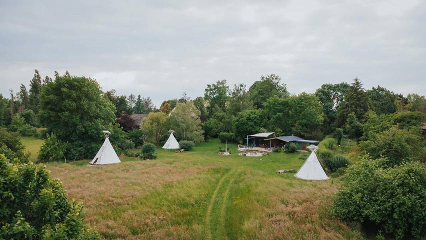 Tente pour 5 personnes, avec Terrasse ainsi que Jardin et Vue dans Saône-et-Loire - 2