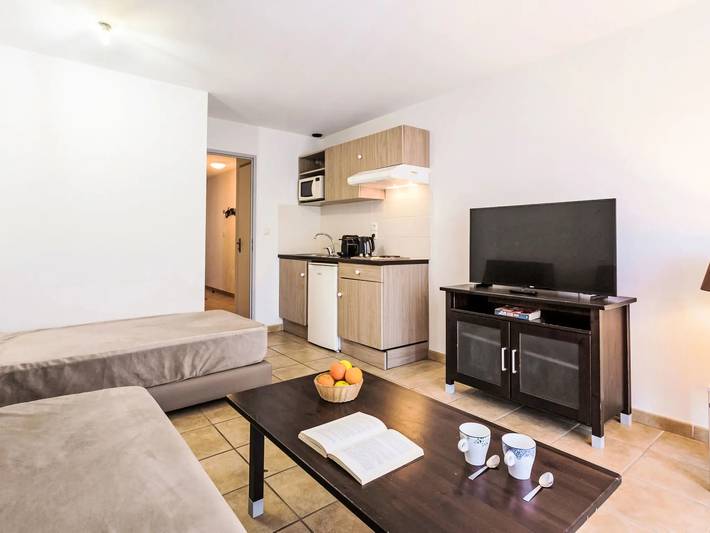 Gîte pour 5 personnes, avec Balcon et Terrasse ainsi que Jardin et Piscine à Barbaste - 3