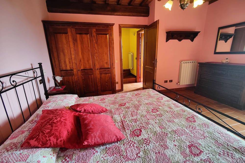Detached house in nature suitable for families (2 double bedrooms) and dogs in Camaiore, Costa de la Maremma