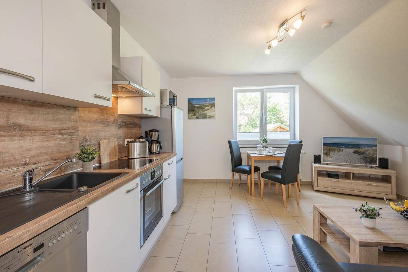 Apartamento entero, Moderne Ferienwohnung mit Terrasse, nur 750 m vom Ostseestrand entfernt in Koserow, Bernsteinbäder