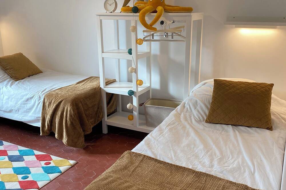A Family Home In Provence: La Bonne Aventure in Saint-Mitre-les-Remparts, Istres region