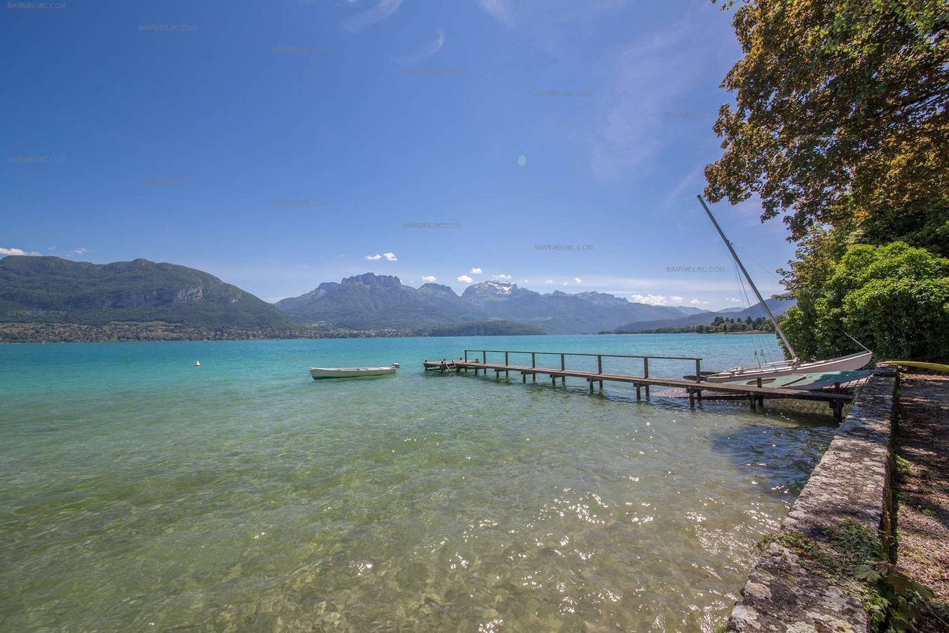 Apartamento vacacional entero, Lake Annecy - Waterfront Villa in Sévrier in Sévrier, Parque natural regional del Macizo de Bauges
