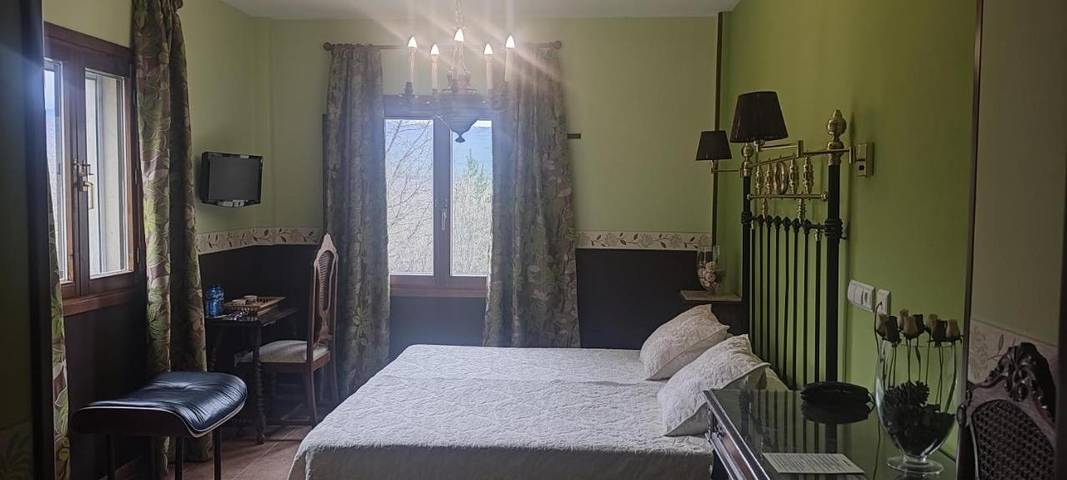 Hotel para 2 personas, con vistas y jardín en Sotillo del Rincón - 2