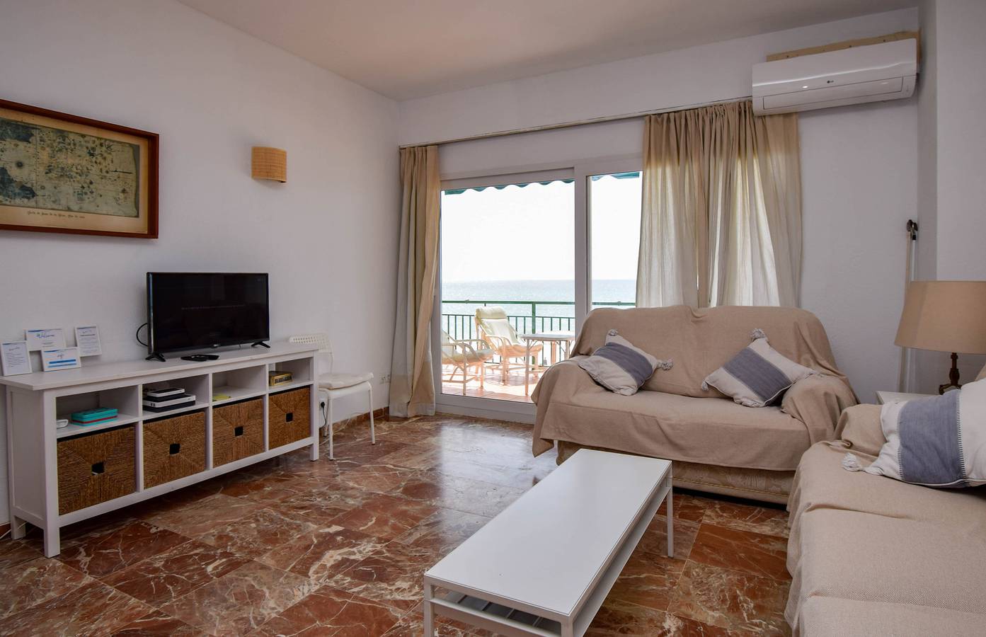 Entire apartment, Beach front apartment on the promenade with beautiful sea view in Torreblanca (Fuengirola), Fuengirola