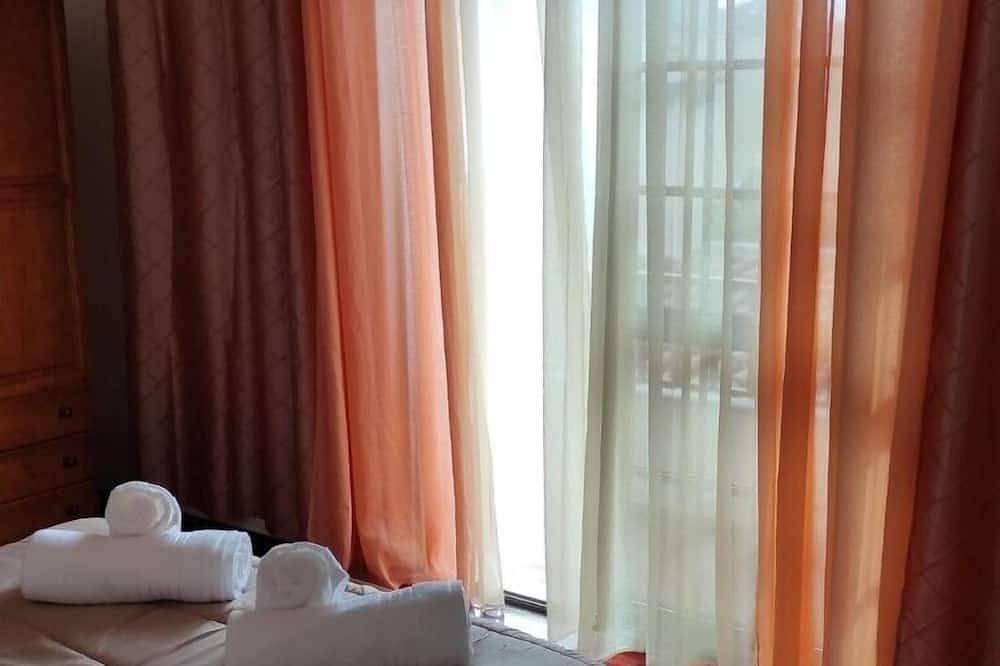 Vacation home with driver ( for travel ) in Corroios, Halbinsel von Setúbal