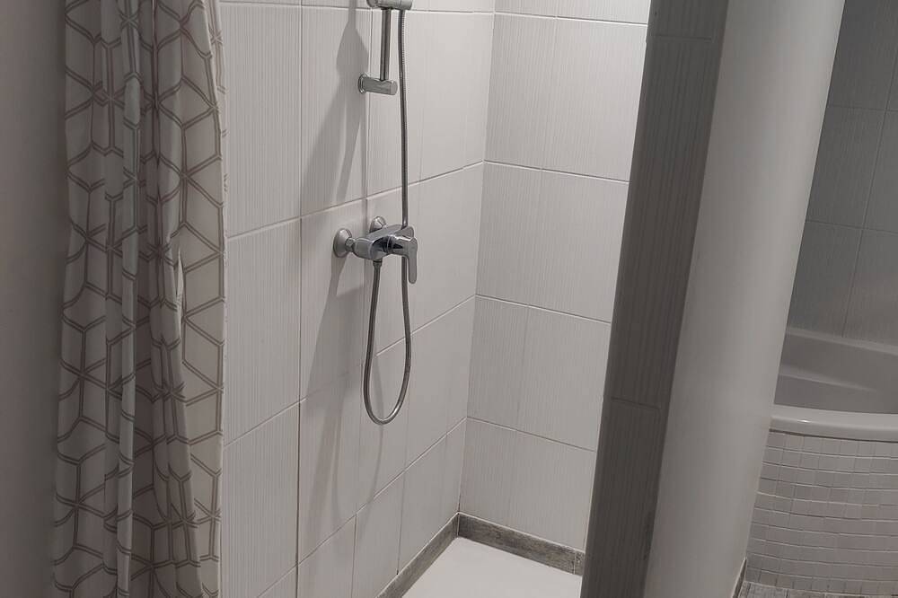 Loft Xxl avec piscine intérieure et salle de jeux in Le May-sur-Èvre, Région de Cholet