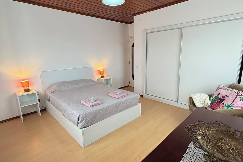 Ganze Wohnung, Casa do Horizonte - Family-Friendly Apartment with Ocean & Mountain Views in Biscoitos, Terceira (Azoren)