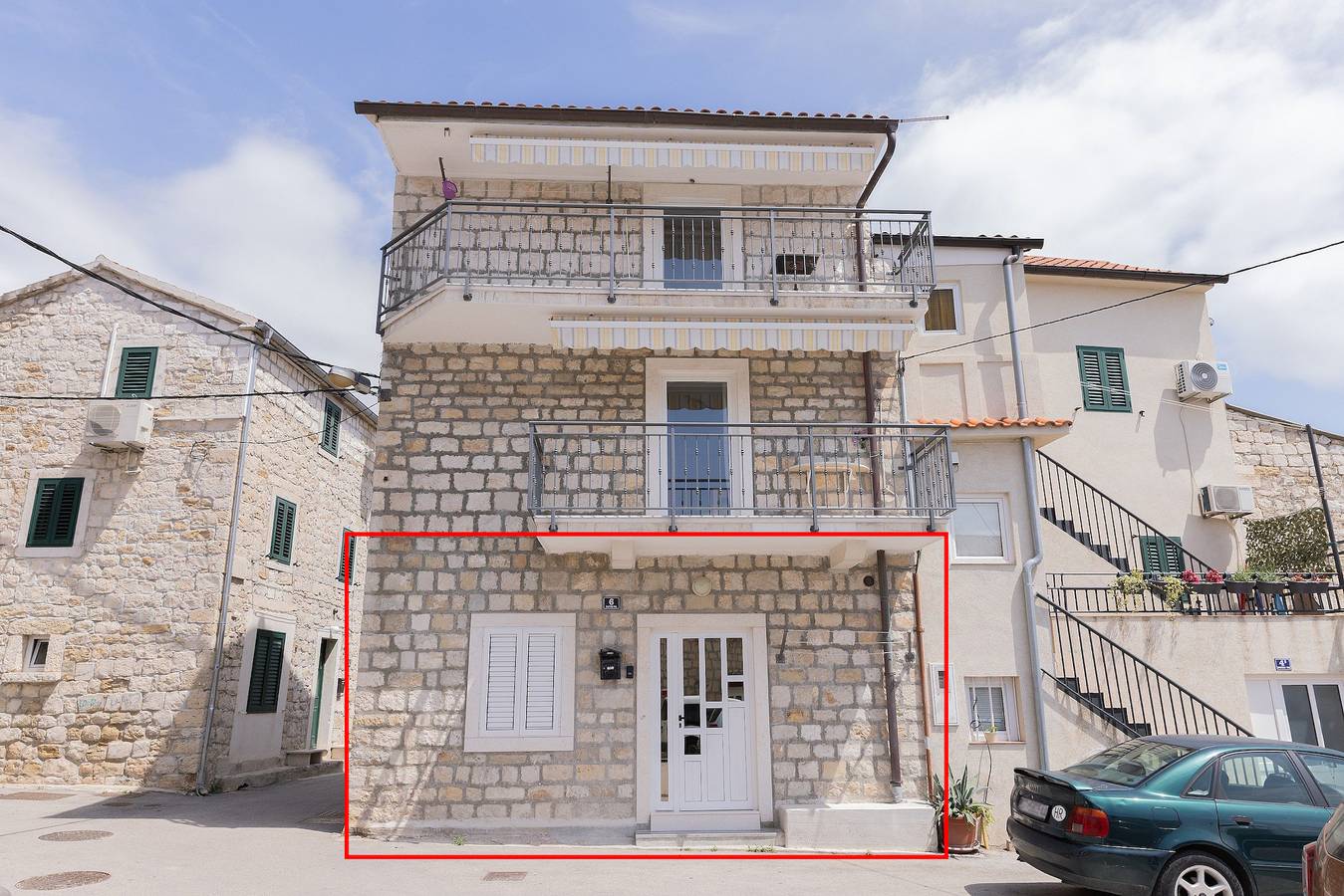 Entire studio, B studio apartment near the beach with sea view in Kastel Gomilica, Kaštela