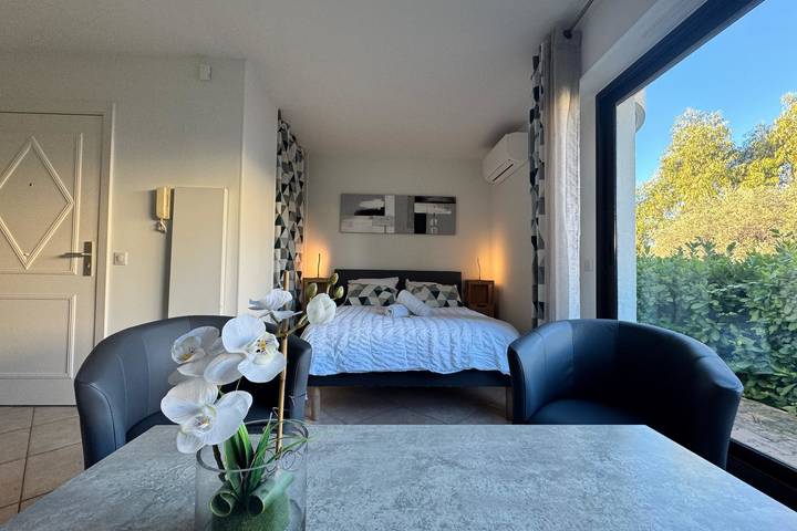 Location de vacances pour 2 personnes, avec Terrasse et Jardin à Antibes