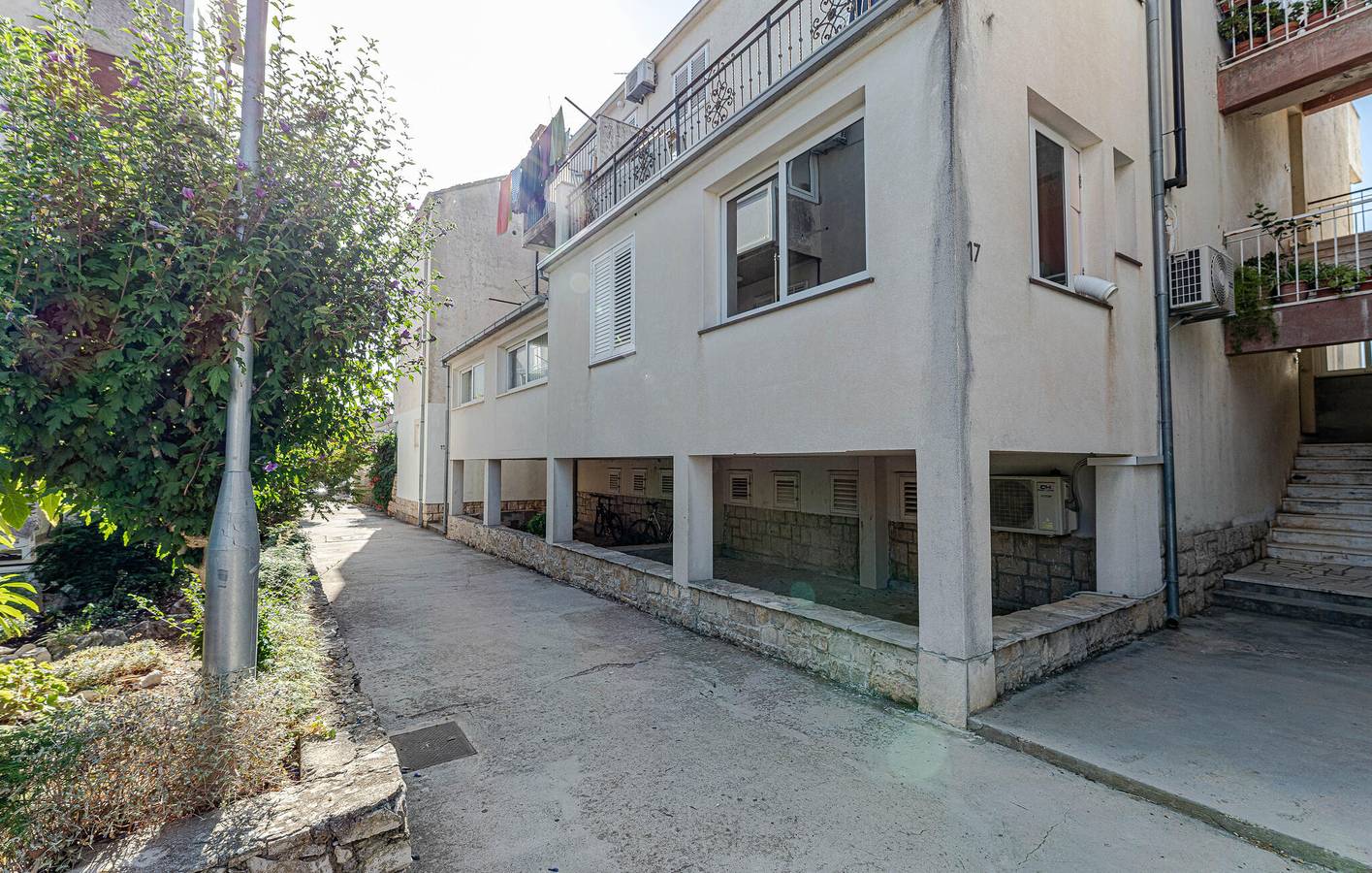 Ganze Ferienwohnung, Gemütlich, 2 km vom Strand entfernt: WLAN, Klimaanlage, Terrasse und Parkplatz in Plaža Port 9 Resort, Korčula (Dalmatien)