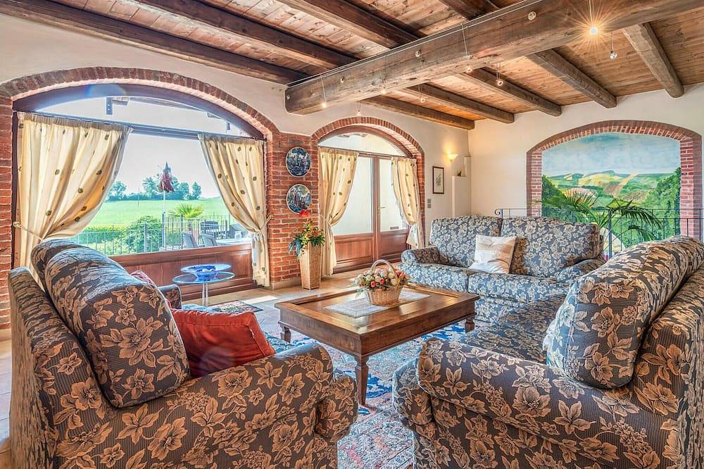 Bella casa con 4 camere da letto a. in Lequio Tanaro, Provincia di Cuneo