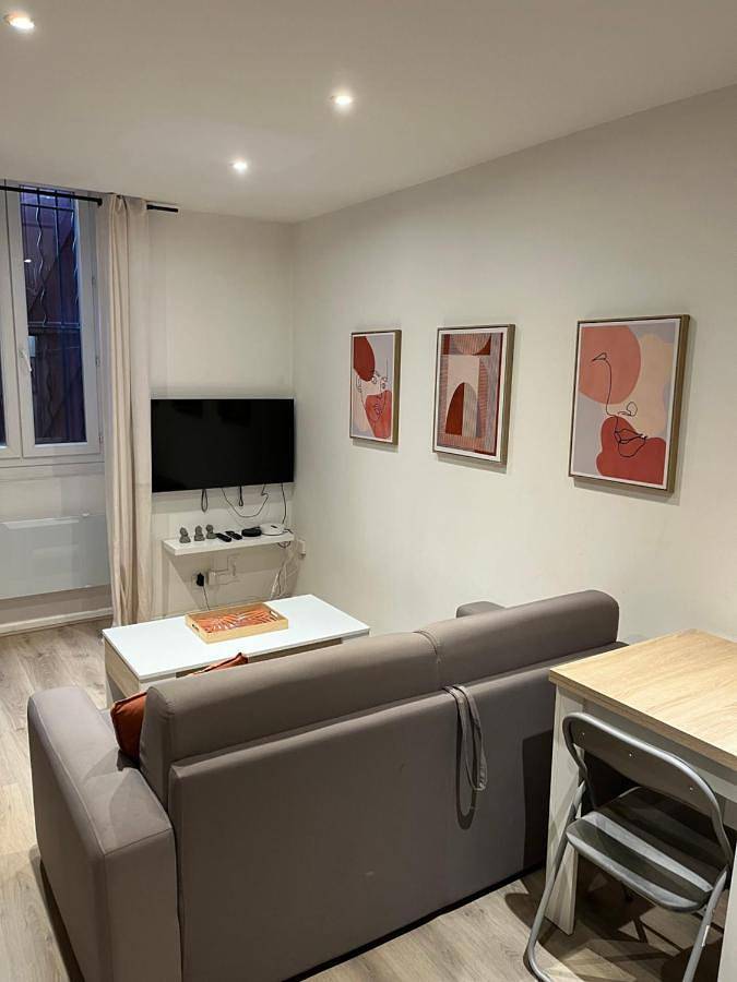 Appartement entier, One-Bedroom Apartment in Bourg-lès-Valence, Région de Valence