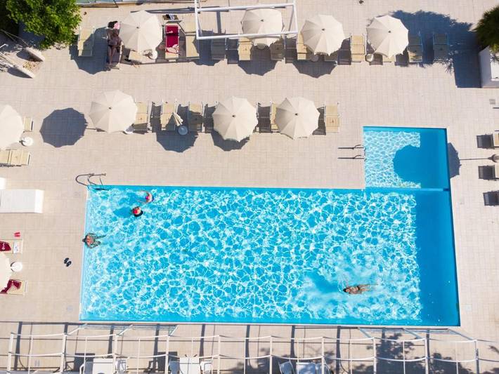 Hôtel pour 3 personnes, avec vue et jardin, animaux acceptés à Lido Adriano - 2