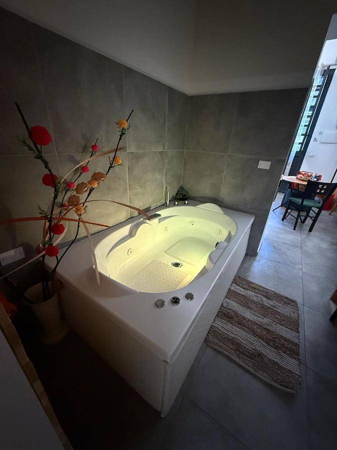 Casa vacanza per 2 persone, con piscina e idromassaggio, con animali domestici a Catania