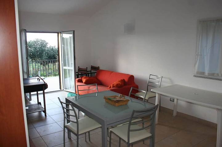 Location de vacances pour 8 personnes, avec terrasse et jardin à Pianottoli-Caldarello - 3