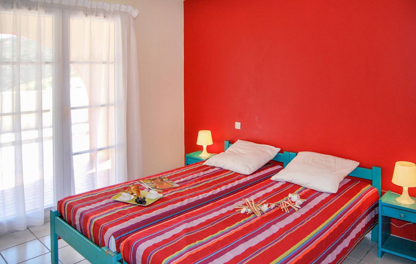 Ganze Ferienwohnung, Poolside Getaway mit Parkplatz & TV, 500m zum Strand in La Côte Vermeille, Cerbère