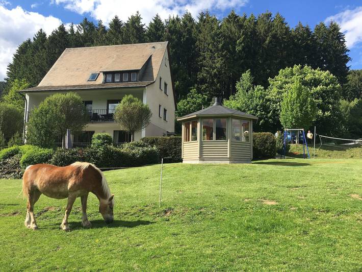 Ferienhaus für 16 Personen, mit Sauna und Garten sowie Terrasse