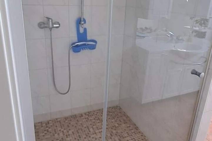 Ganze Wohnung, Komfortable Landwohnung am Finckener See mit Balkon, Terrasse und Garten in Fincken, Müritz