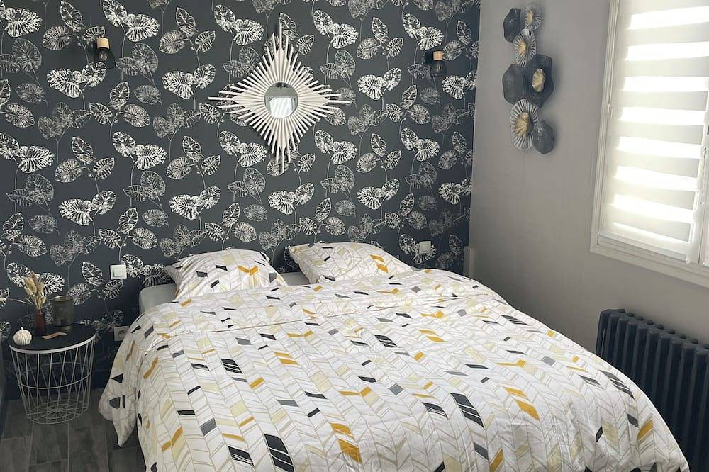 Maison Au Port De Lezardrieux in Lézardrieux, Costa de granito rosa