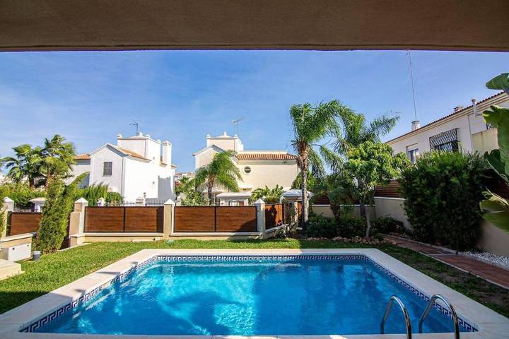 Villa pour 12 personnes, avec piscine ainsi que terrasse et jardin, animaux acceptés à Torremolinos - 4