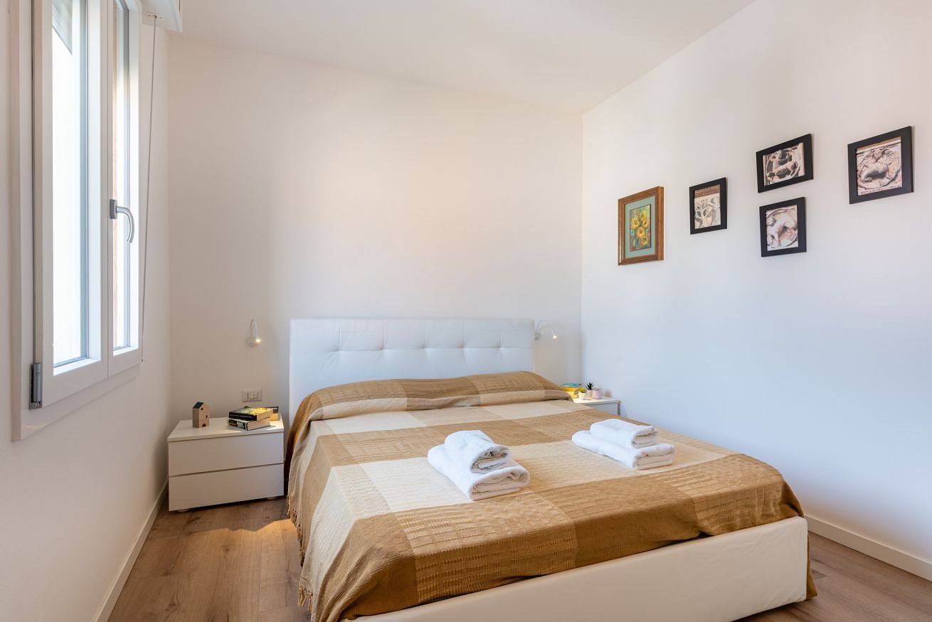 Entire apartment, Chic Parma Flat Near City Center in Parma, Parma Province