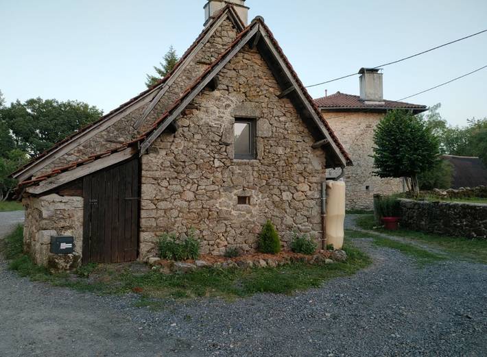 Gîte pour 4 personnes, avec jardin et terrasse, animaux acceptés dans le Cantal - 2