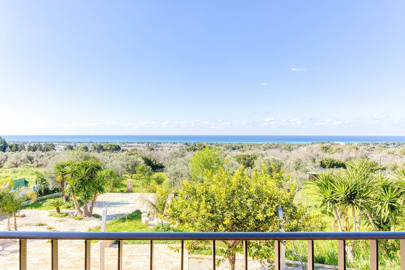 Appartamento intero, Appartamento 'Bianca' con vista mare, Wi-Fi e aria condizionata in Ugento, Golfo di Taranto