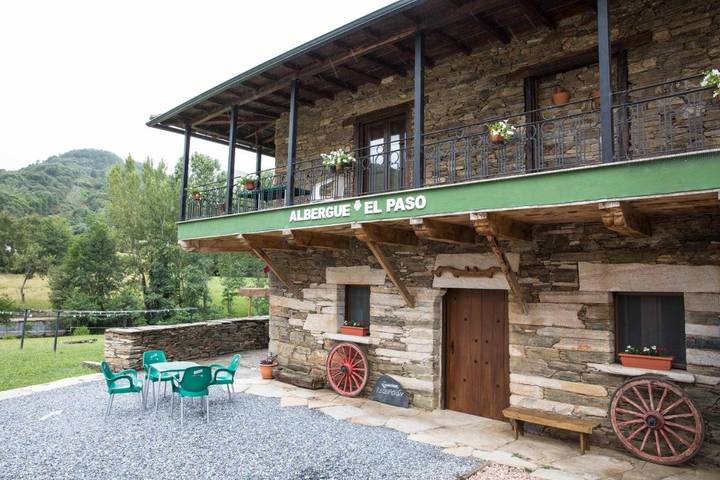 Location de vacances pour 2 personnes, avec terrasse et jardin à Vega de Valcarce