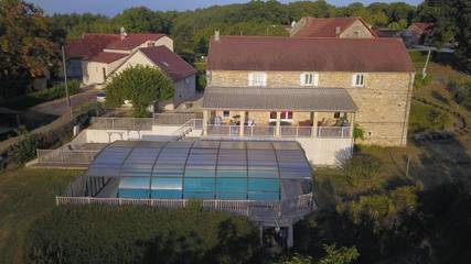 Chambre d’hôte pour 2 personnes, avec piscine ainsi que vue et jardin à Paulin
