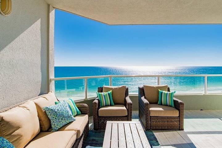 Vacation rental for 6 people, with pool and balcony, with pets by Orange Beach