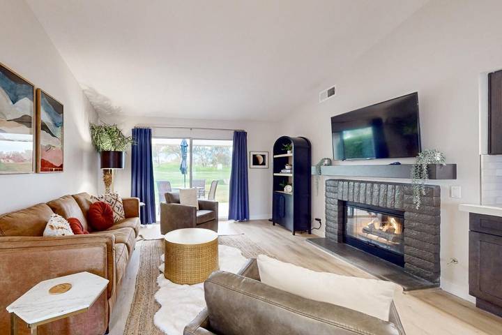 Apartamento para 4 personas, con piscina además de terraza y vistas en Palm Desert