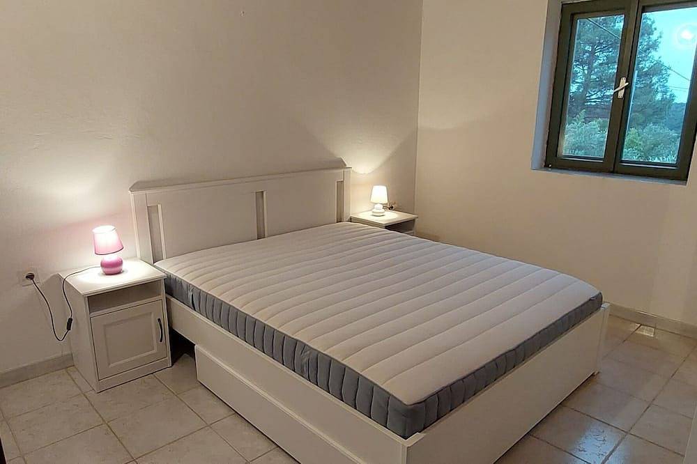Cijeli apartman, Two bedroom apartment with balcony and sea view Cove Pogana, Cres in Cres