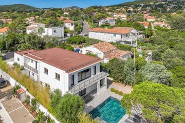 Villa pour 8 personnes, avec jardin ainsi que piscine et terrasse à Fréjus