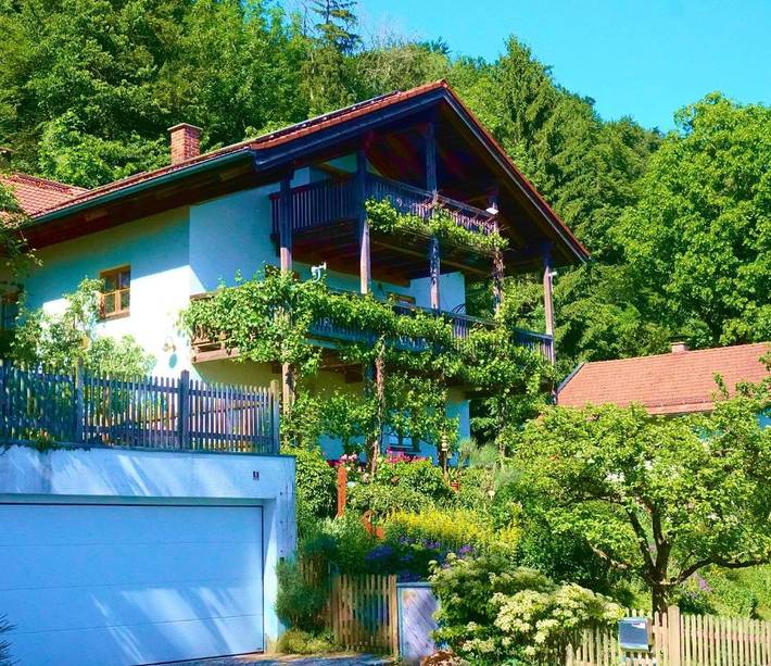 Ferienwohnung für 5 Personen, mit Terrasse und Garten in Trostberg