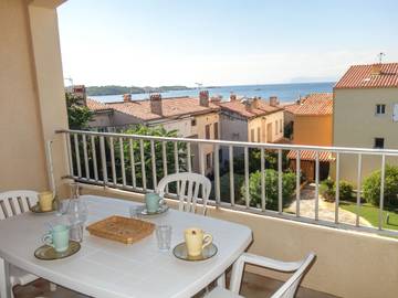 Appartement De Vacances pour 5 Personnes dans Le Brusc, Six-Fours-les-Plages, Photo 1
