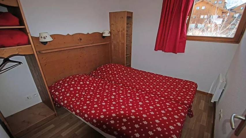 Appartement entier, Hec112 - Appartement 6 Personnes, Secteur 1700M in Puy-Saint-Vincent, Parc national des Écrins