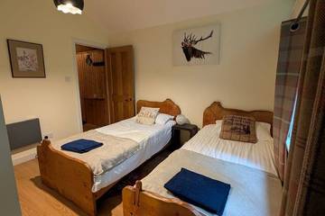 Log Cabin for 4 People in Loch Awe, Scotland, Photo 3